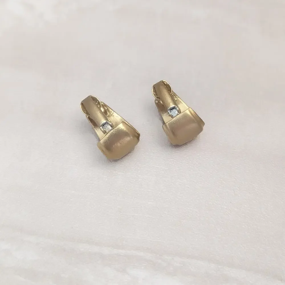 Vintage clip earrings